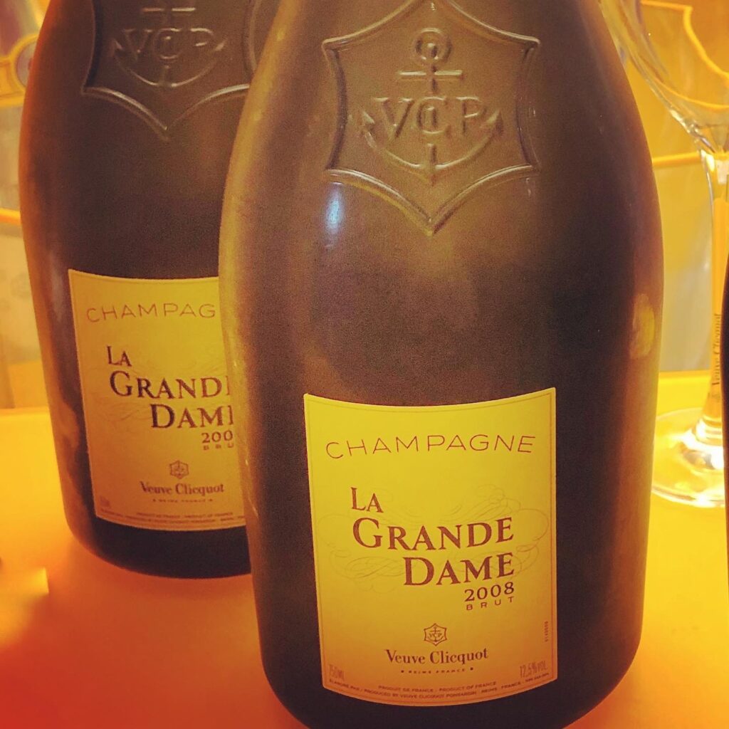 Veuve Clicquot: La Grande Dame De La Champagne 1992 CRESTIN-BILLET
